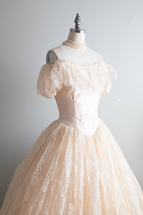 Breathtaking 1950's Chantilly Lace Wedding Dress In Blushing Ivory / Small