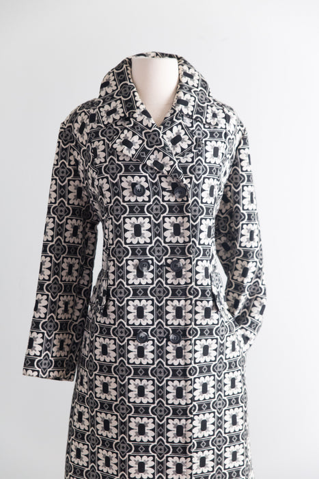 Fab 1960's Black & White Op Art Tapestry Coat / ML