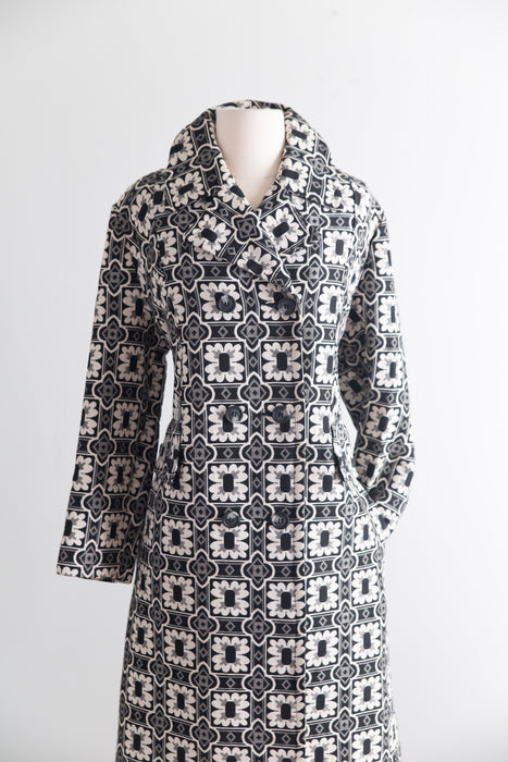 Fab 1960's Black & White Op Art Tapestry Coat / ML