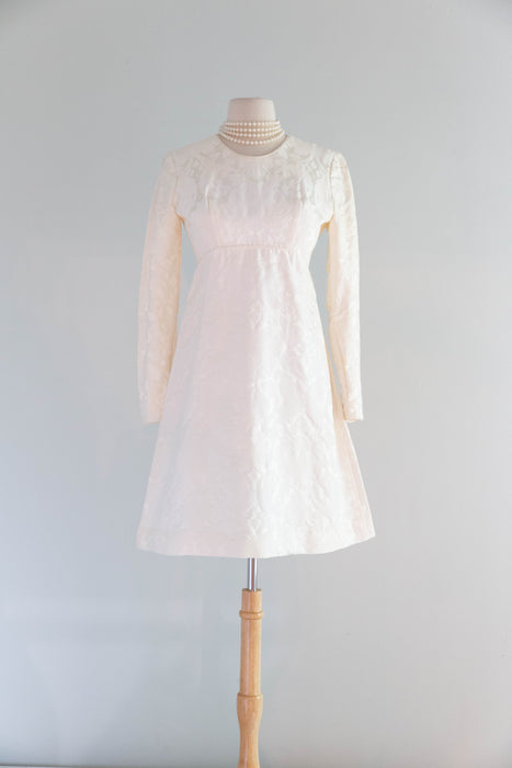 Fabulous 1960’s Ivory Brocade Wedding Gown With Detachable Train / xs