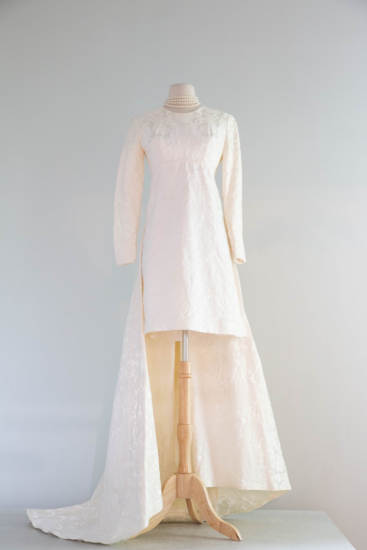 Fabulous 1960's Ivory Brocade Wedding Gown With Detachable Train / xs Xtabay Vintage Fabulous 1960's Ivory Brocade Wedding Gown With Detachable Train / xs Xtabay Vintage