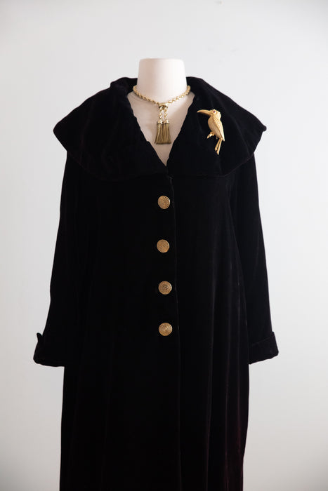 DECADENT Vintage Black Velvet Opera Coat Lined in Gold Lame / SM
