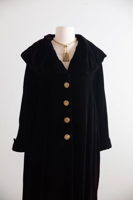 DECADENT Vintage Black Velvet Opera Coat Lined in Gold Lame / SM