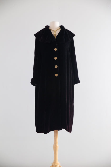 DECADENT Vintage Black Velvet Opera Coat Lined in Gold Lame / SM
