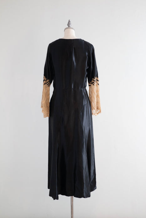 Sublime 1930's Glossy Black Silk Satin Bias Cut Evening Dress With Lace Sleeves / Medium