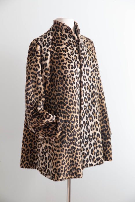 Glamorous 1950’s Leopard 🐆 Print Swing Coat With Dramatic Lining / SM