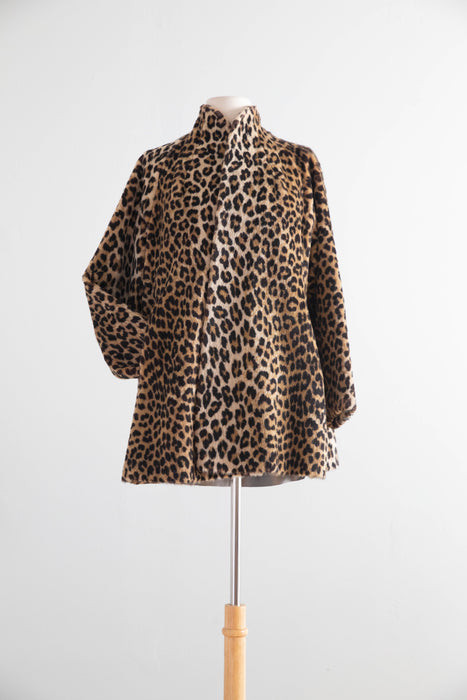 Glamorous 1950’s Leopard 🐆 Print Swing Coat With Dramatic Lining / SM