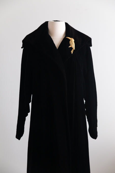Exquisite 1950's Black Velvet Opera Coat With Stand Up Collar / ML