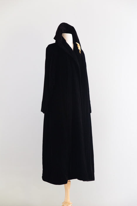 Exquisite 1950's Black Velvet Opera Coat With Stand Up Collar / ML