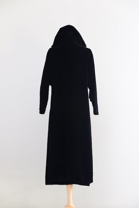 Exquisite 1950's Black Velvet Opera Coat With Stand Up Collar / ML