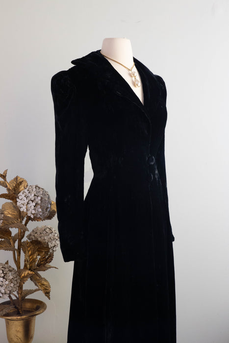 Dramatic 1930's Silk Velvet Full Length Evening Coat With Ivory Lining / Medium