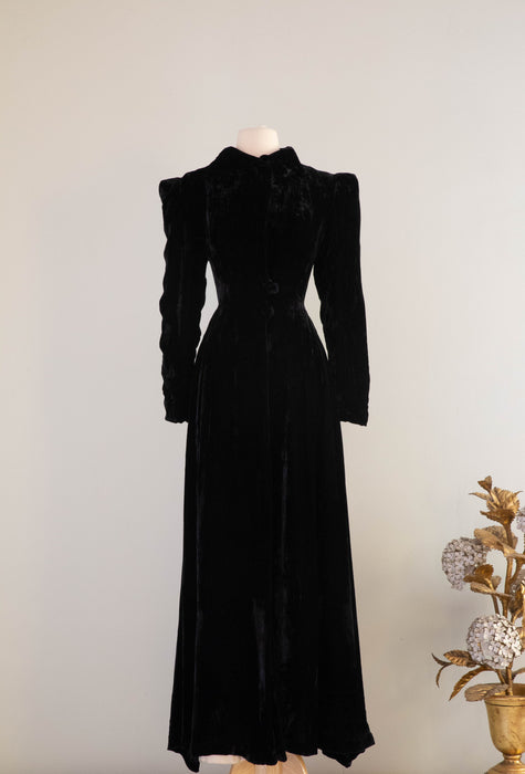 Dramatic 1930's Silk Velvet Full Length Evening Coat With Ivory Lining / Medium