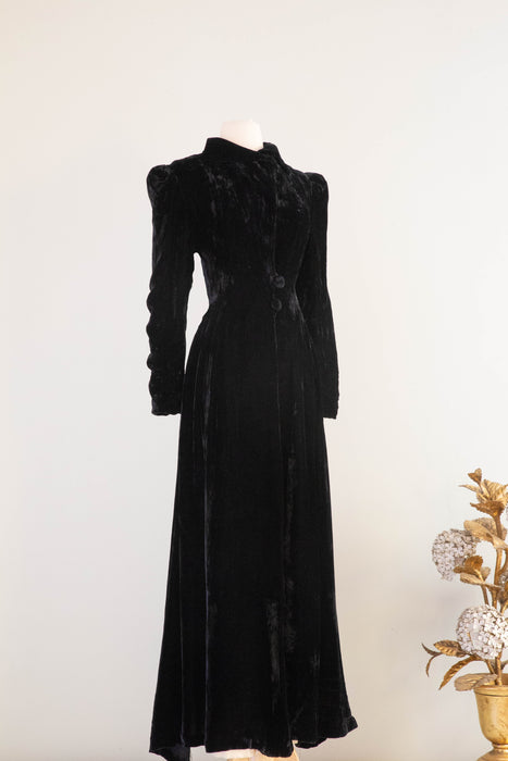 Dramatic 1930's Silk Velvet Full Length Evening Coat With Ivory Lining / Medium