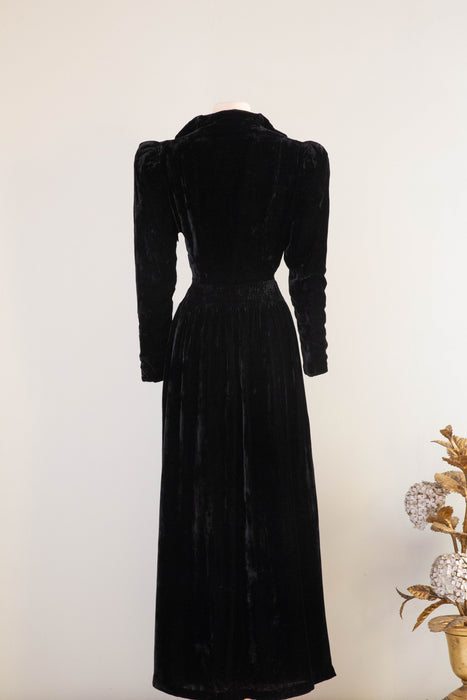 Dramatic 1930's Silk Velvet Full Length Evening Coat With Ivory Lining / Medium