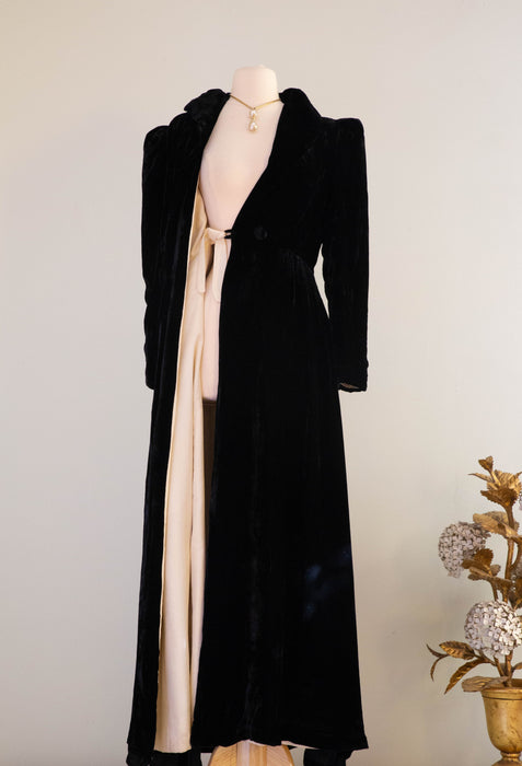 Dramatic 1930's Silk Velvet Full Length Evening Coat With Ivory Lining / Medium