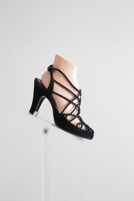 Divine 1940's De La Mar Salon Shoes in Black Suede / 7 B