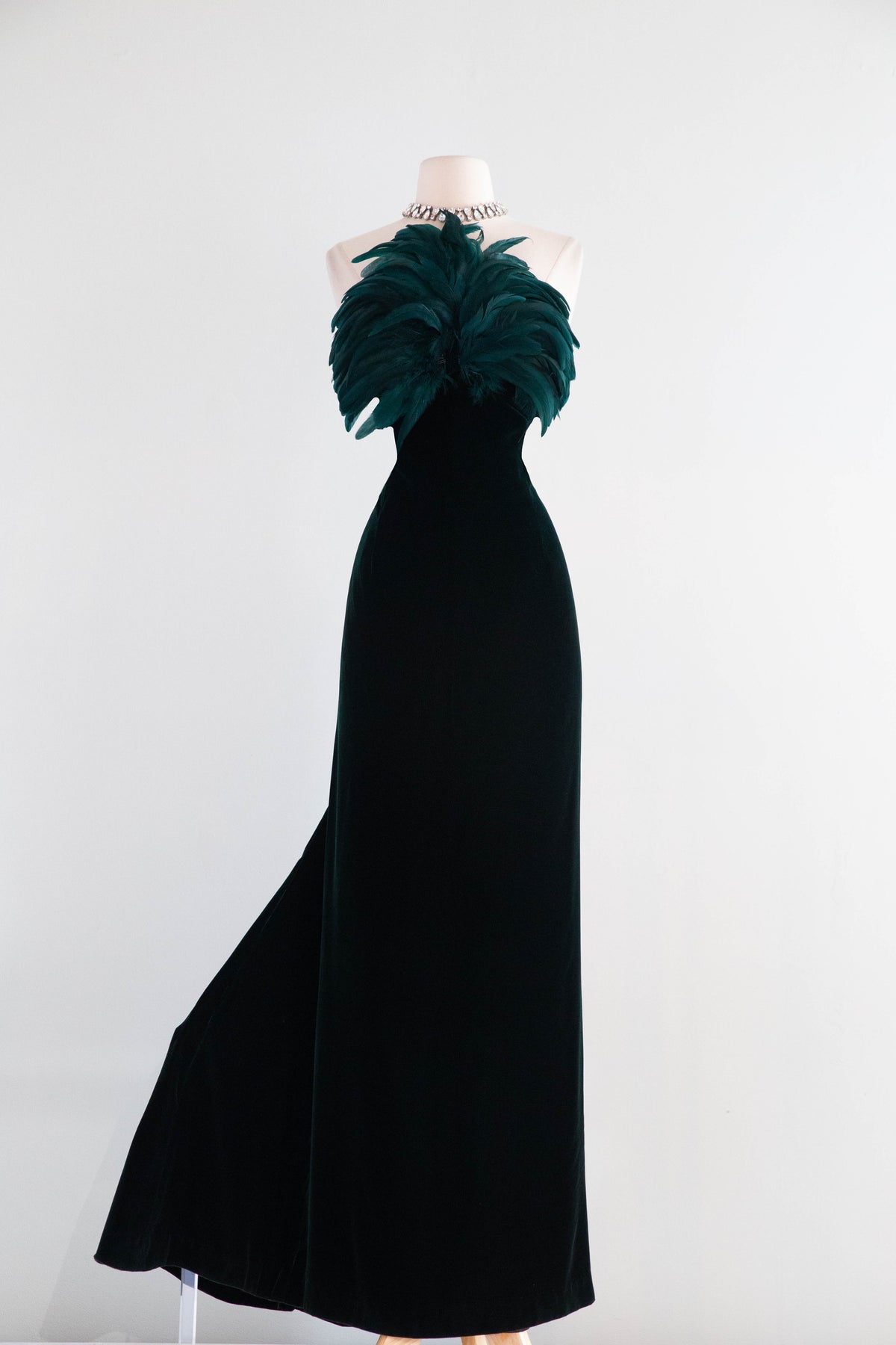 Spectacular 1980's Victor Costa Emerald Green Evening Gown With Coque –  Xtabay Vintage