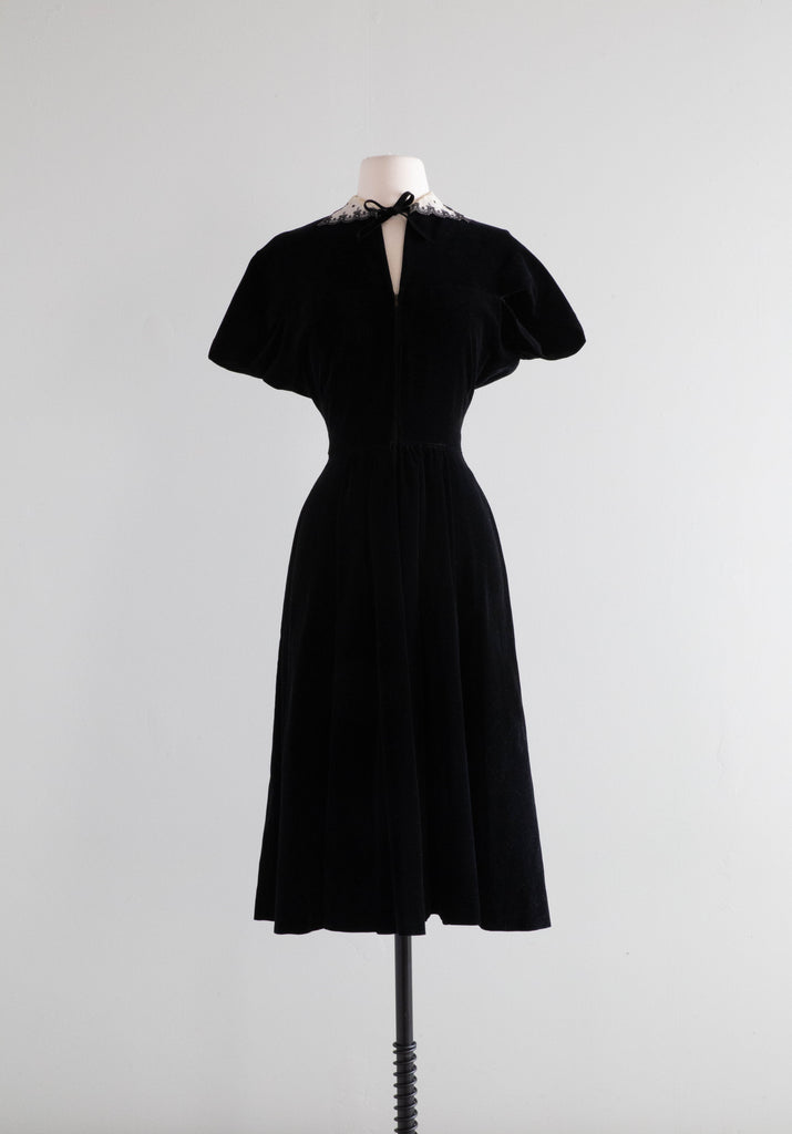 Late 1940's Black Velvet Cocktail Dress With Prim Collar / Small – Xtabay  Vintage