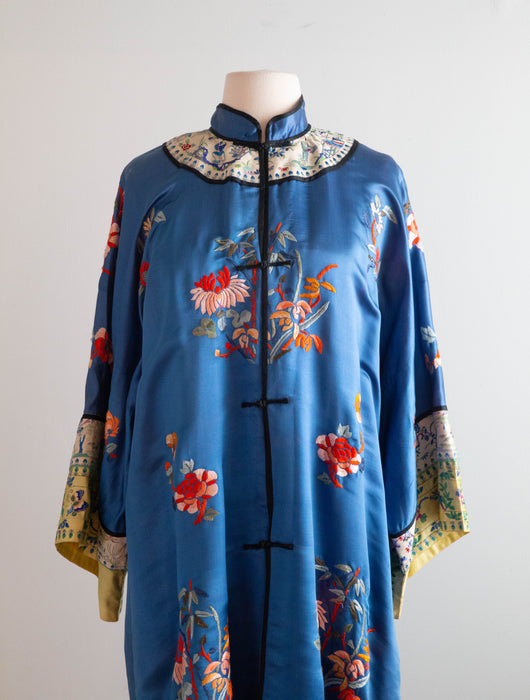 Stunning Circa 1920 Embroidered Chinese Robe In Blue Silk / SM