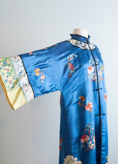 Stunning Circa 1920 Embroidered Chinese Robe In Blue Silk / SM