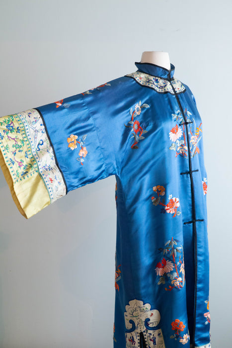 Stunning Circa 1920 Embroidered Chinese Robe In Blue Silk / SM