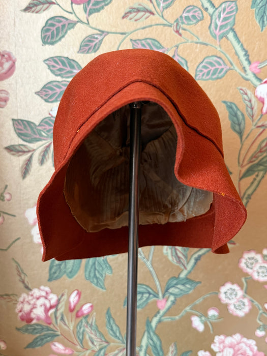 Rare 1920's Russet Felt Cloche Hat By Chic Maid / 22"