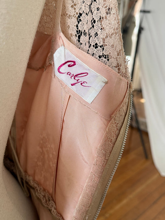 Stunning 1950's Carlye Blush Lace Party Dress With Full Skirt & Big Bow / SM