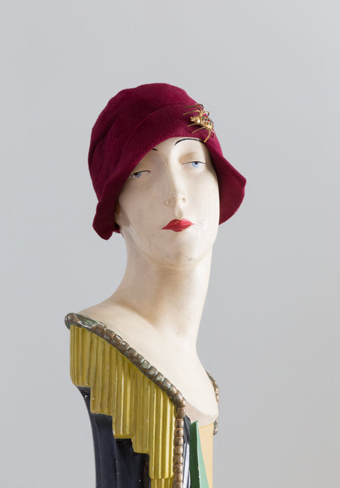 Vintage 1920's Cloche Hat In Red Wine Felt / Small