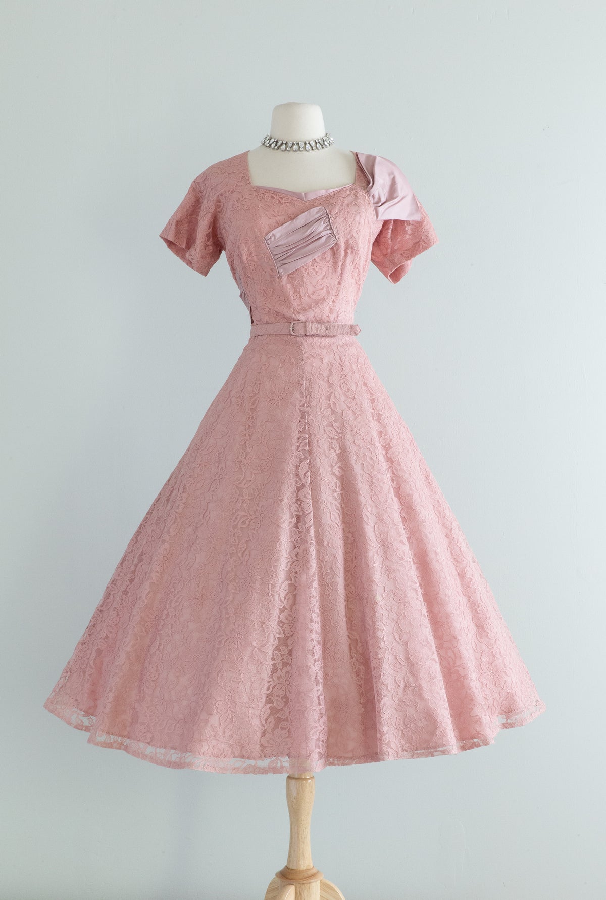50s ギャバスラ レーヨン ロカビリースタイル ピンク Classic 1950's Rose Pink Lace Cocktail Dress By DuBerry / Large