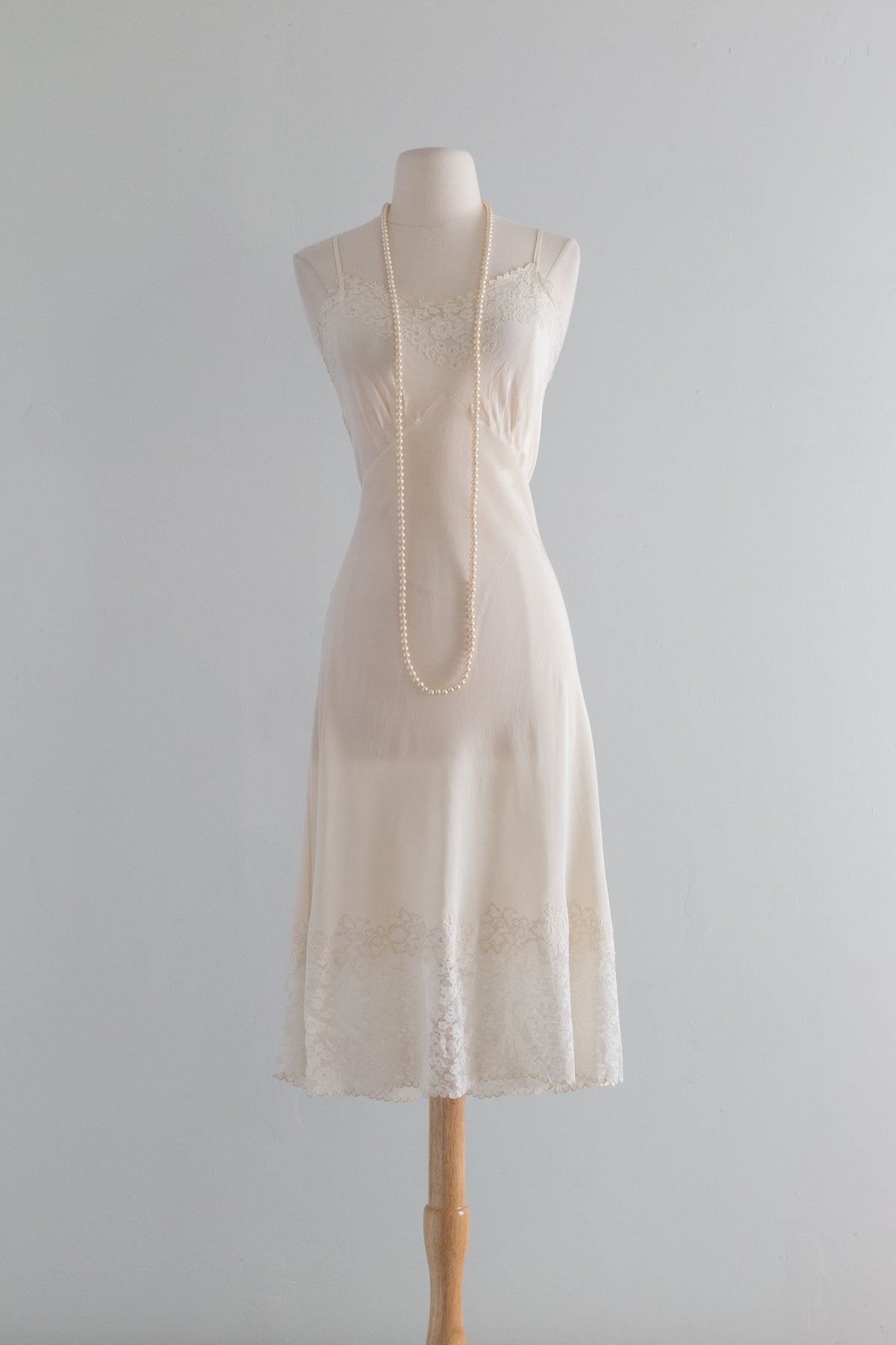 Delicate 1930's Ivory Silk Slip / Medium – Xtabay Vintage