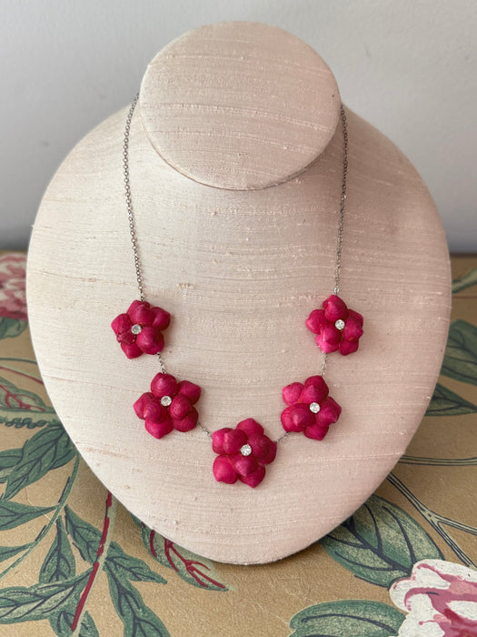Darling 1950's Shellcraft Floral Necklace