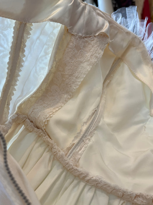 Heavenly 1950's Tea Length Wedding Dress in Pleated Tulle and Lace / XS
