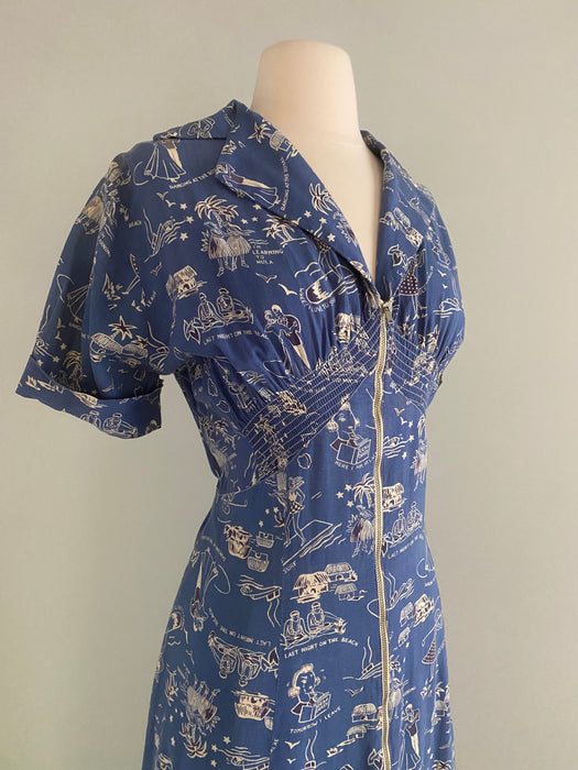 Utterly Charming 1940's Hawaiian Novelty Print Dressing Gown / ML