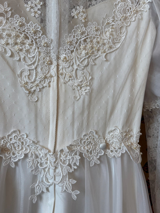 Dreamy Early 1980's Fairytale Wedding Gown With Train / S