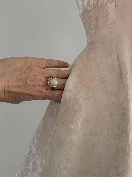 Classic 1950's Ivory Floral Brocade Bridal Dress With Pockets! / Small