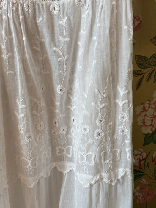 Enchanting Antique Edwardian Embroidered Cotton Lawn Dress With Bows & Bouquets / XS