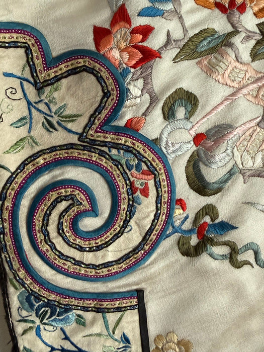 Exquisite Antique Hand Embroidered Silk Chinese Robe Circa 1900-1930 / M