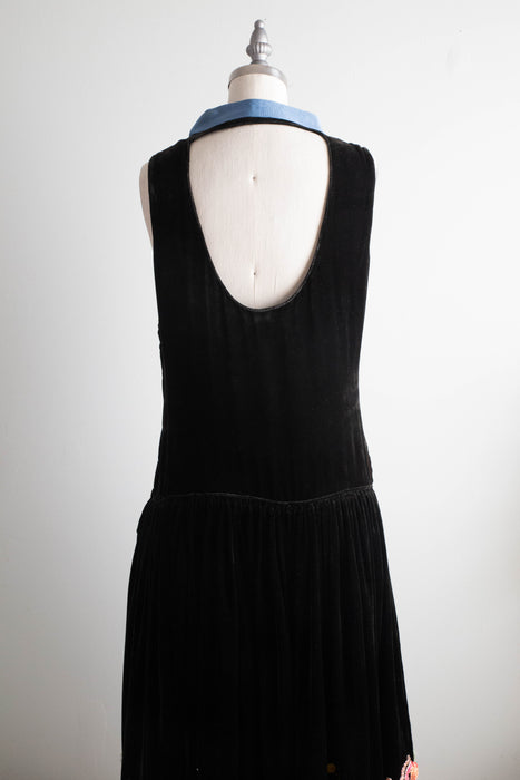 Museum Quality 1920’s Couture Evening Dress By Sadie Nemser Midnight Garden Black Silk Velvet With Ribbon Flowers / Small