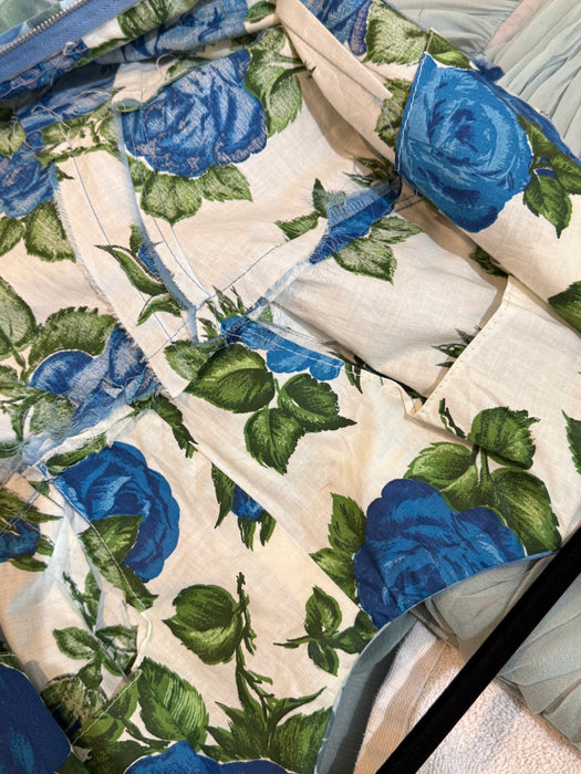 Iconic 1950's Misty Blue Rose Print Wiggle Dress / XS