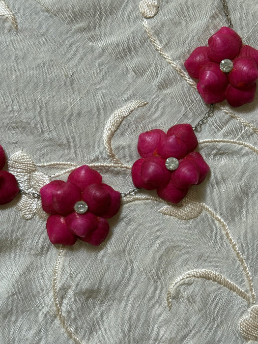Darling 1950's Shellcraft Floral Necklace