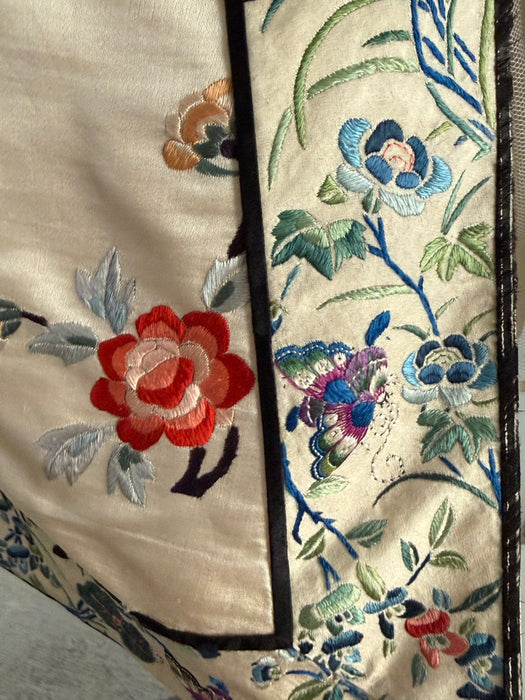 Exquisite Antique Hand Embroidered Silk Chinese Robe Circa 1900-1930 / M