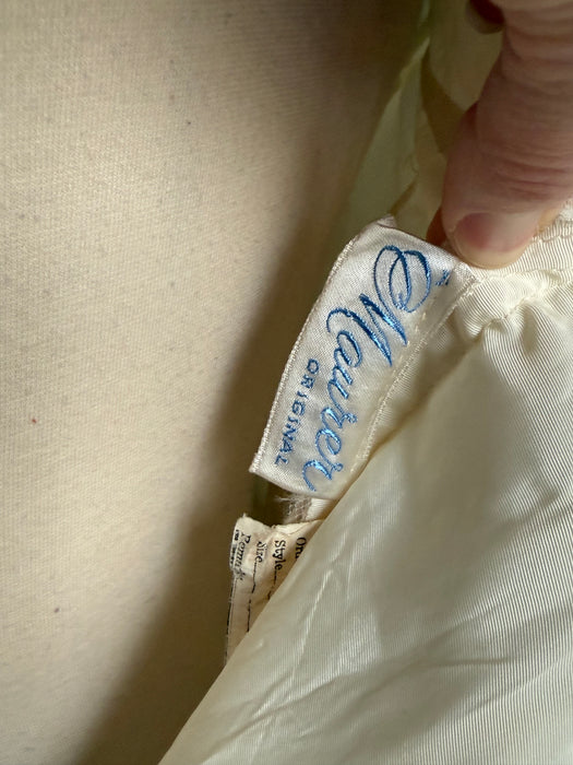 Classic 1950's Tea Length Wedding Dress in Ivory Chantilly Lace & Tulle / Small