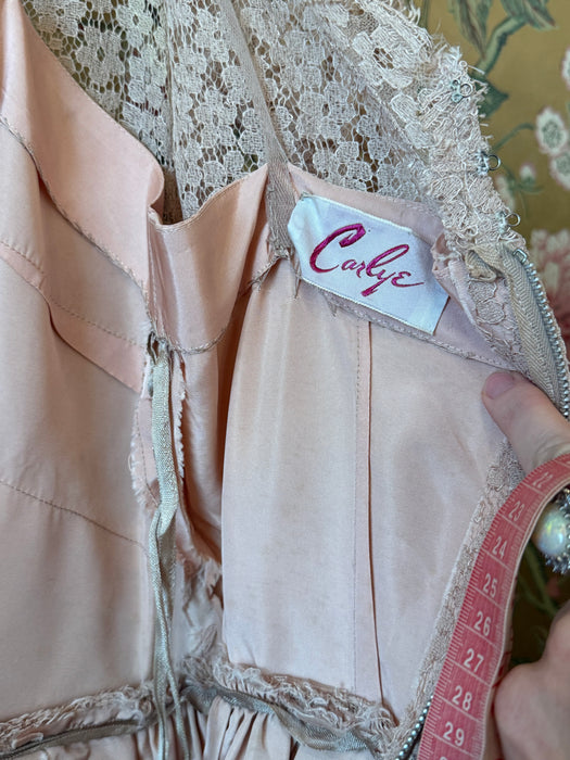 Stunning 1950's Carlye Blush Lace Party Dress With Full Skirt & Big Bow / SM