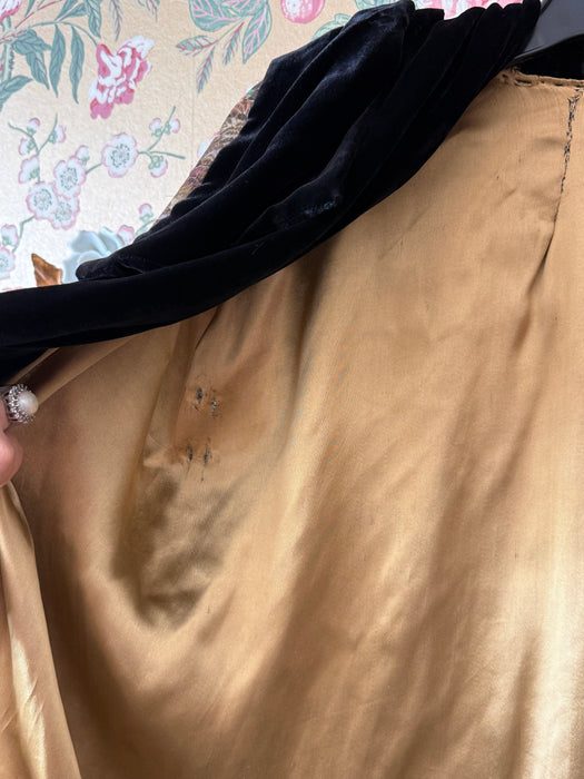 Decadent 1920's Gold Lame Evening Cape In Silk Velvet / SM