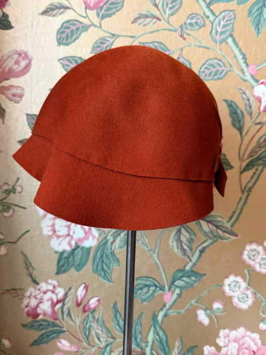 Rare 1920's Russet Felt Cloche Hat By Chic Maid / 22"