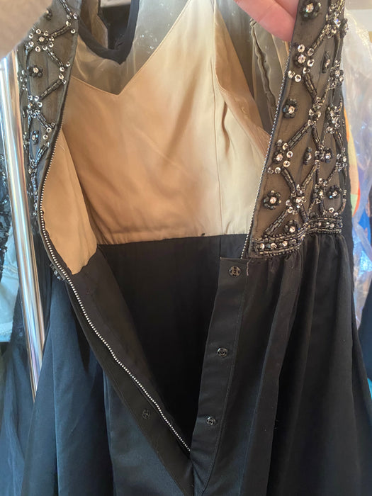 Elegant Vintage Designer Black Silk Beaded Evening Gown with Pockets! Xtabay Vintage Elegant Vintage Designer Black Silk Beaded Evening Gown with Pockets! Xtabay Vintage