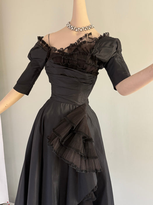 Gorgeous 1950’s Hattie Carnegie Black Silk Taffeta Cocktail Dress / Small