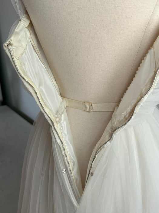 Exquisite 1950's Ivory Formal Wedding Dress With Embellished Bodice / XS
