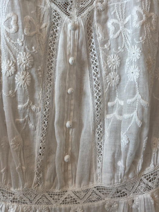 Enchanting Antique Edwardian Embroidered Cotton Lawn Dress With Bows & Bouquets / XS