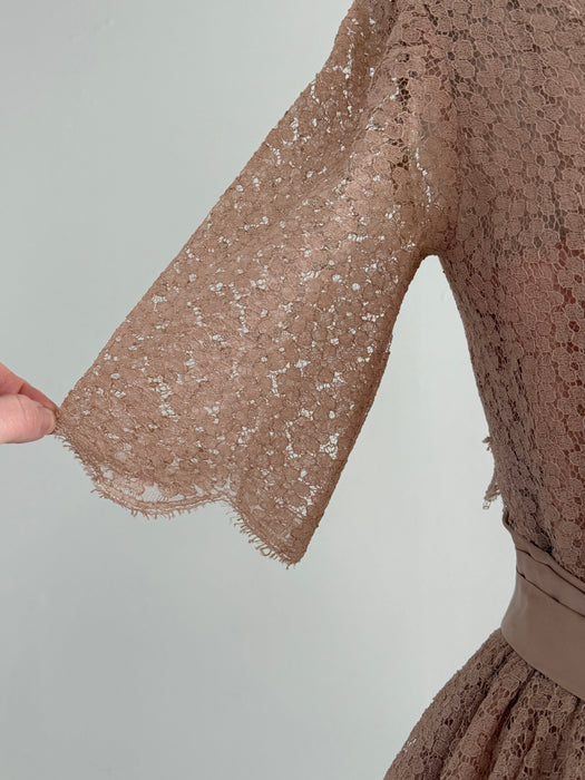 Stunning 1950's Carlye Blush Lace Party Dress With Full Skirt & Big Bow / SM